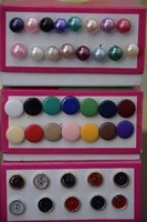 Гудзики та вішалки (ланцюжки) для одягу