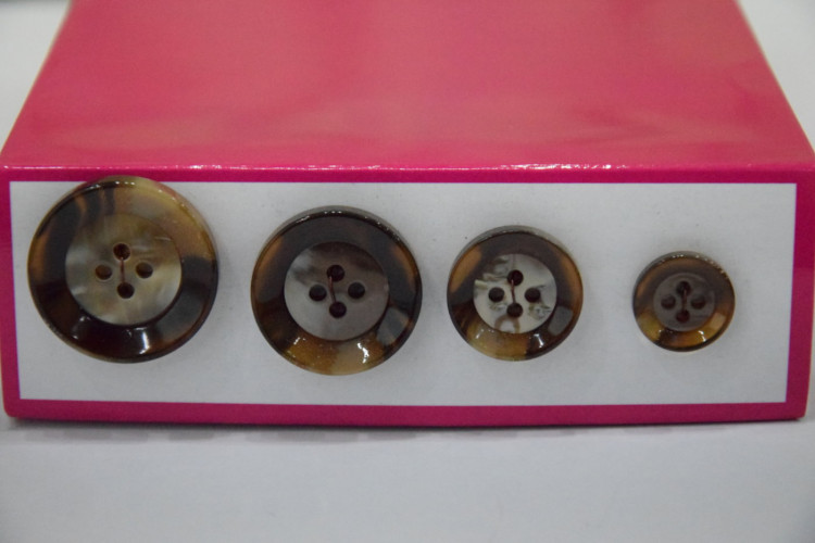 Гудзик Чоловічий на 4 отвори MIX № 32/527