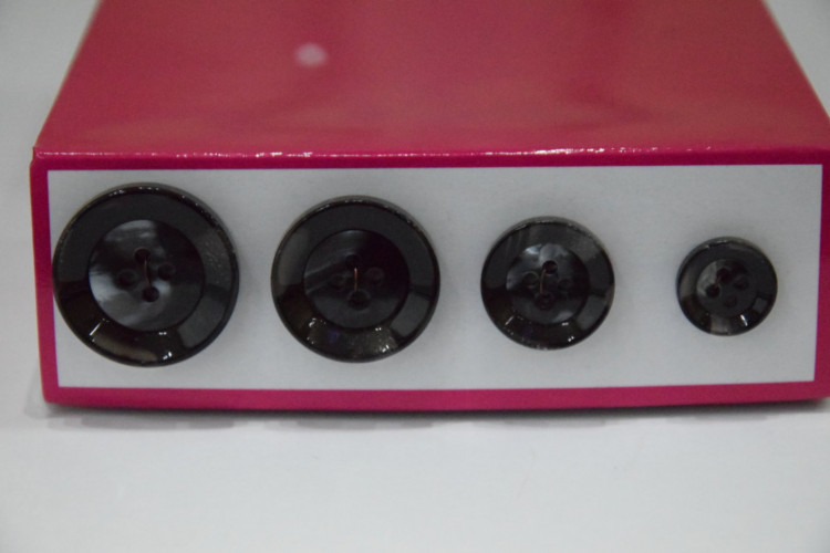 Гудзик Чоловічий на 4 отвори MIX № 39/527