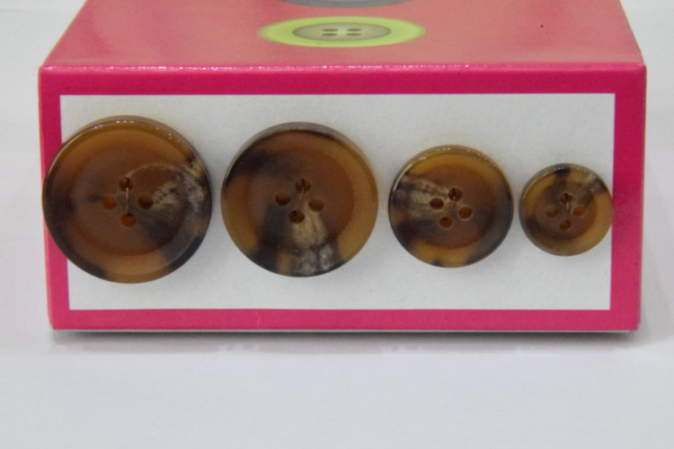 Гудзик Чоловічий на 4 отвори MIX № 32/501