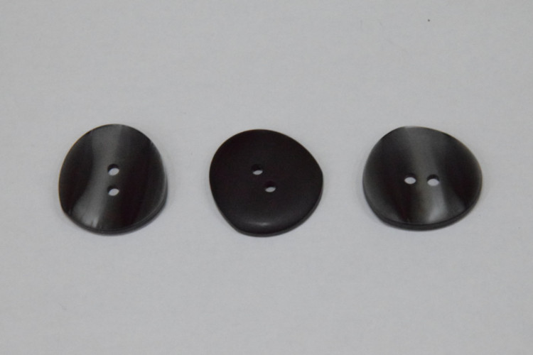 Пуговица Костюмная на 2 отверстия 30 мм. № 180/678  